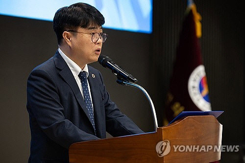 임현택 의사협회 회장이 지난 7월 26일 오후 서울 의협회관에서 열린 '대한민국 의료 사활을 건 제1차 전국의사 대토론회'에서 격려사를 하고 있다. [연합뉴스]